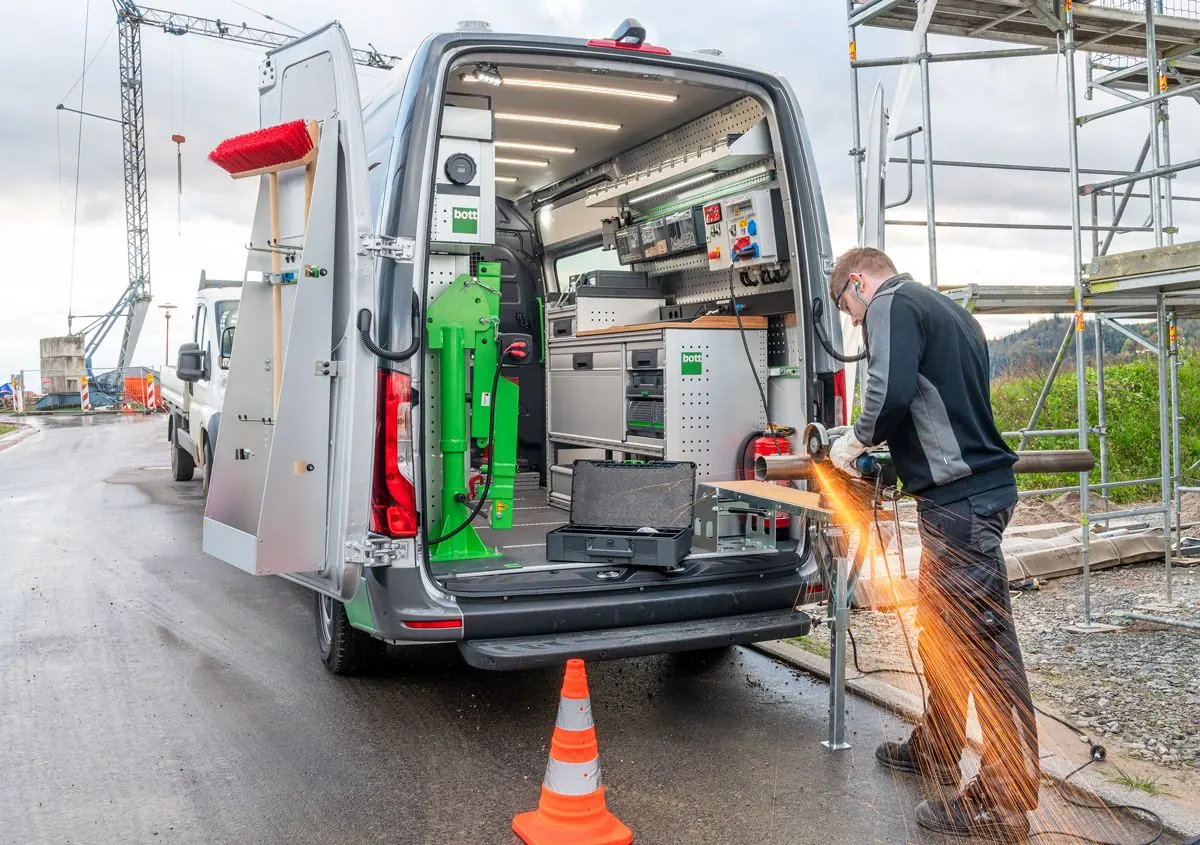 Servicefahrzeug mit bott Fahrzeugeinrichtung