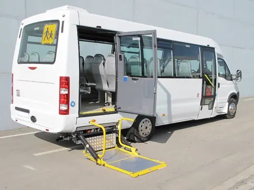 Personenlift an einem Reisebus DH-CH001.03