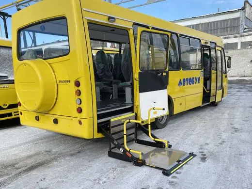 Personenlift an einem Reisebus DH-CH003.03