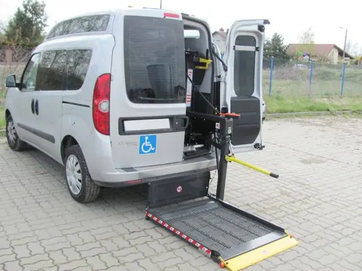 Personenlift an einem Reisebus DH-PH1.03
