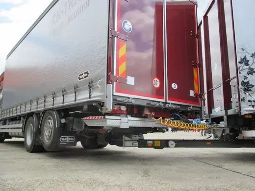 Unterfahrbare Hubladebühne am Fahrzeugheck DH-SMV.20