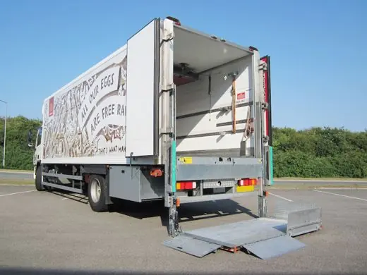 Vertikallift an einem Fahrzeugaufbau DH-VO.15.K1