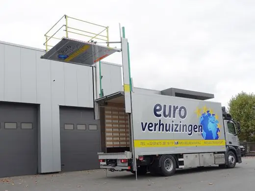 Vertikallift an einem Fahrzeugaufbau DH-VO.20.D4