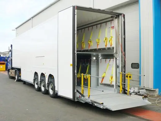 Vertikallift an einem Fahrzeugaufbau DH-VX.25.D2