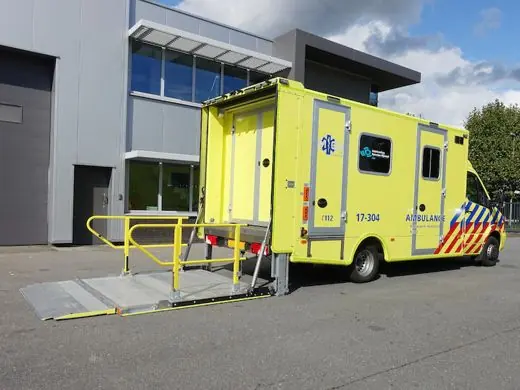 Vertikallift an einem Fahrzeugaufbau DH-VXA.10.E9